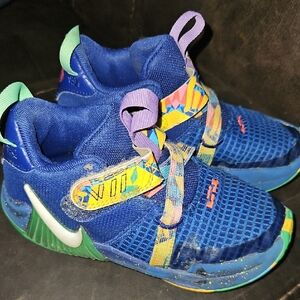 Nike Lil Kid LEBRON Witness Vll Size 12 B-ball Shoes